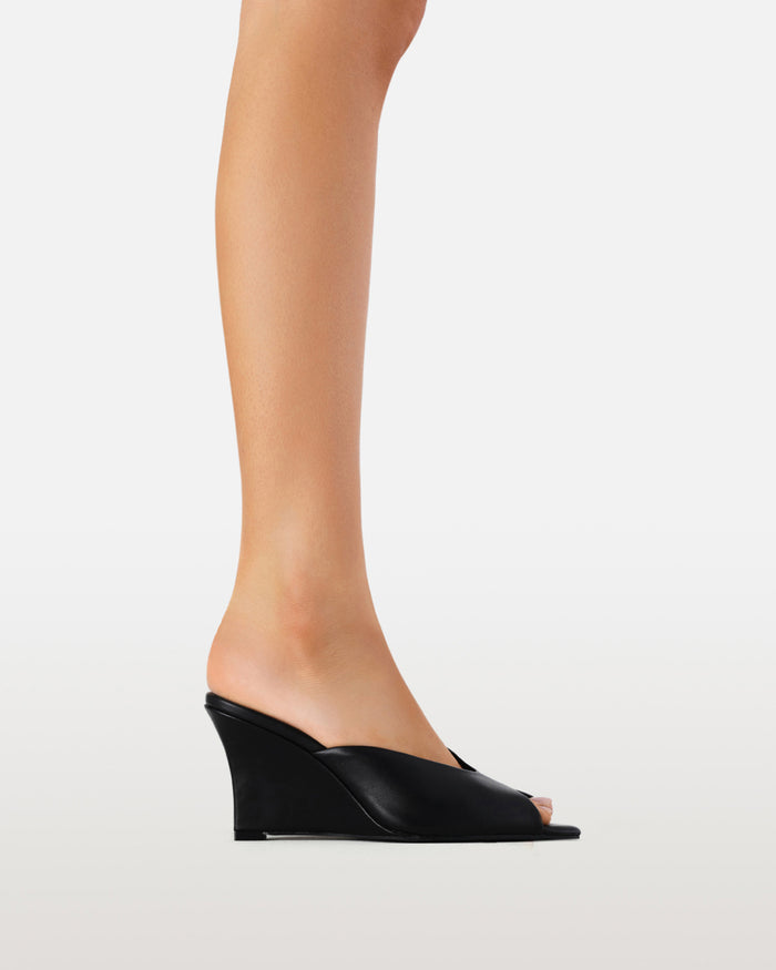 LOTTY - BLACK-Wedges-Billini-Billini