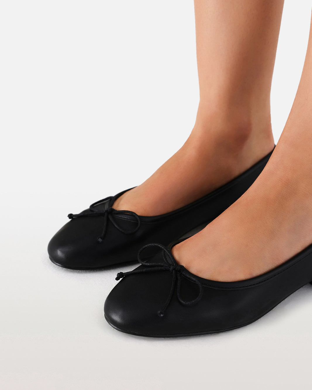 XOESE - BLACK-Flats-Billini-Billini